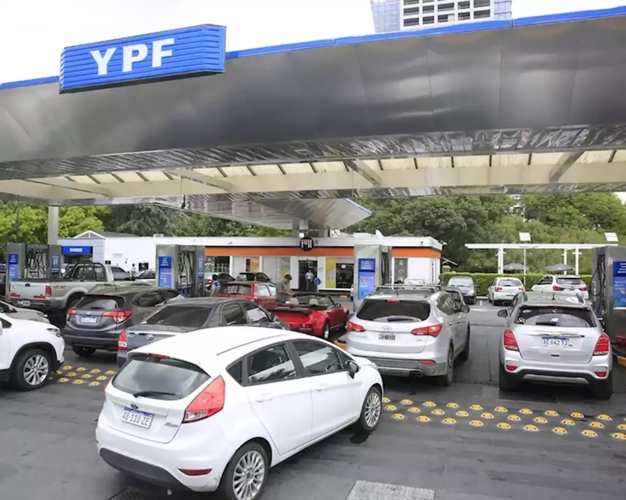 YPF aumentó 4% el precio de los combustibles en sus estaciones de servicio