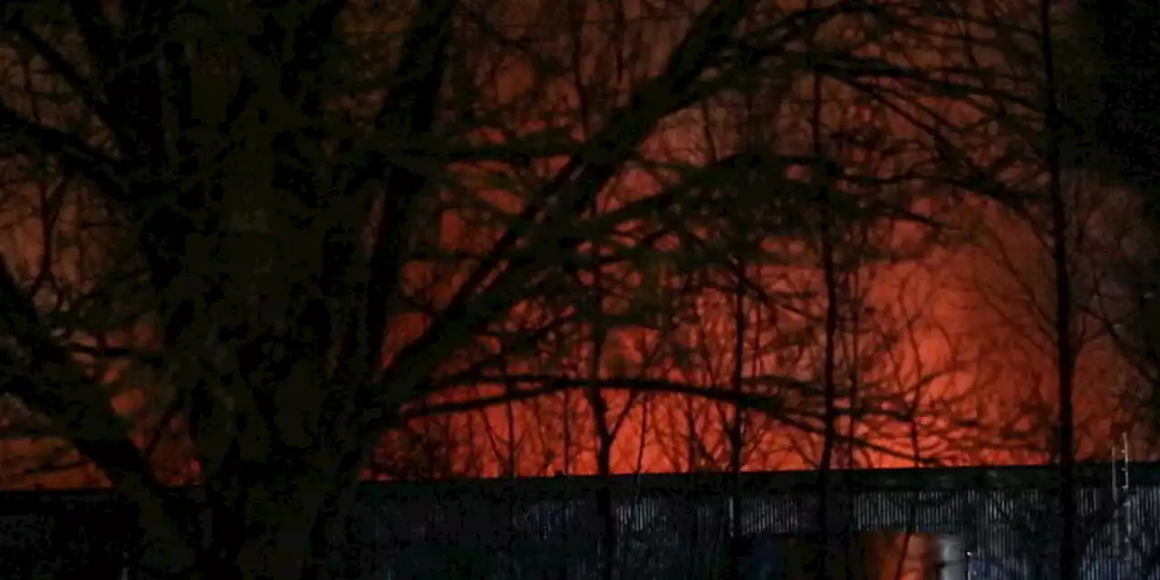 Rouen : un bâtiment de Bolloré Logistics dévasté par les flammes