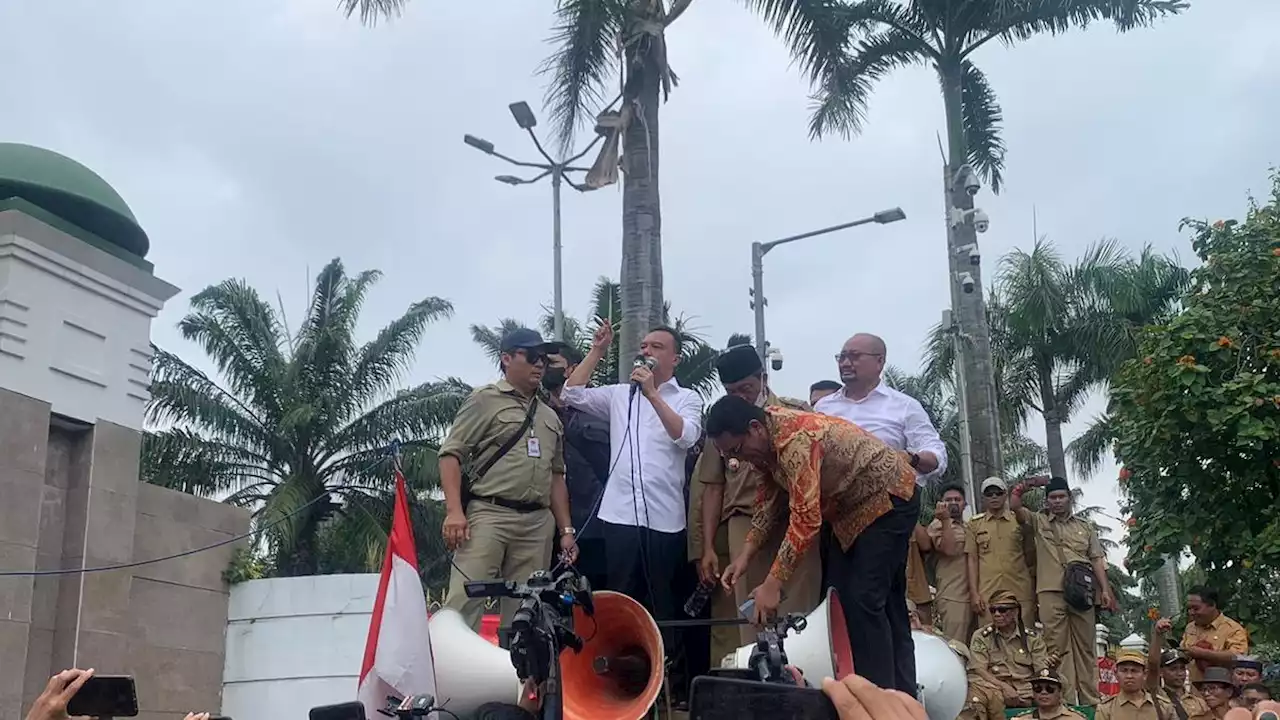 Ribuan Kades Demo di DPR, Tuntut Perpanjangan Masa Jabatan