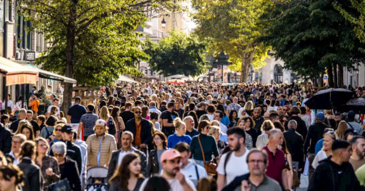 La population française augmente en France, malgré une mortalité élevée et une faible natalité