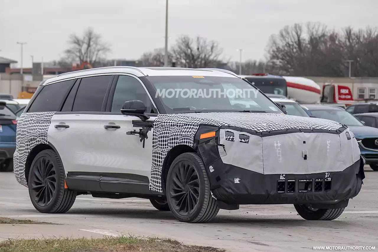 2024 Lincoln Aviator spy shots