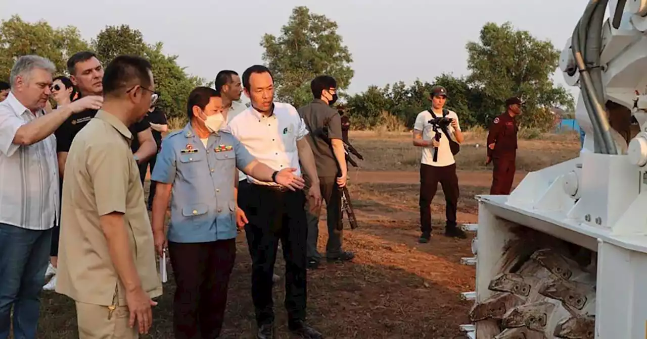 Ukrainians trying to clear land mines turn to Cambodia for help