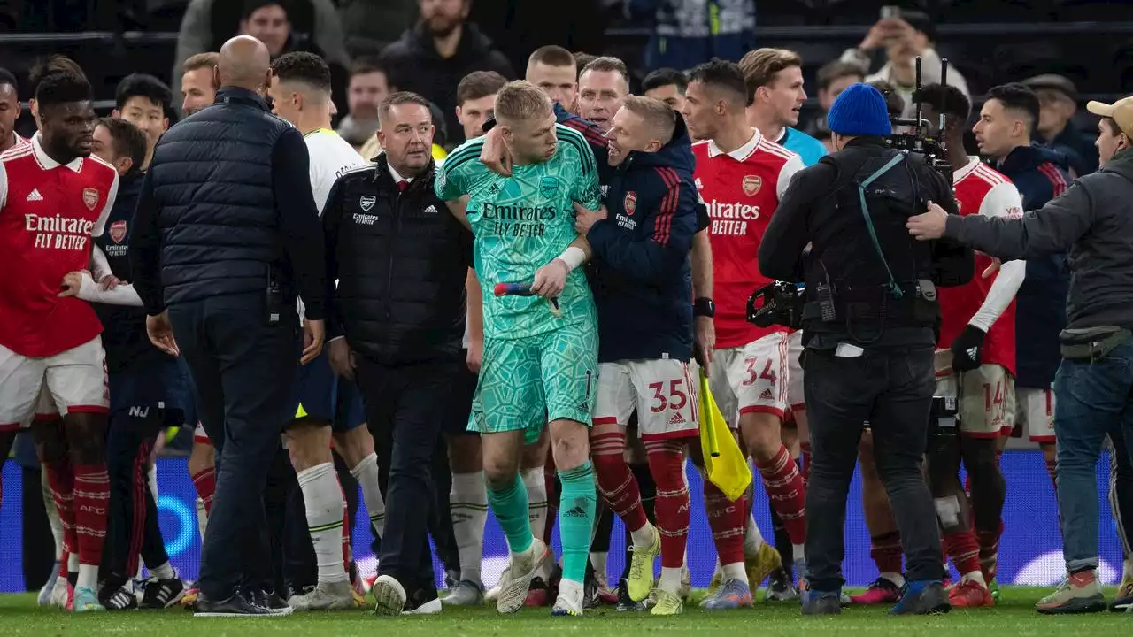 Tottenham-fan aangeklaagd voor mishandeling na schoppen Arsenal-doelman