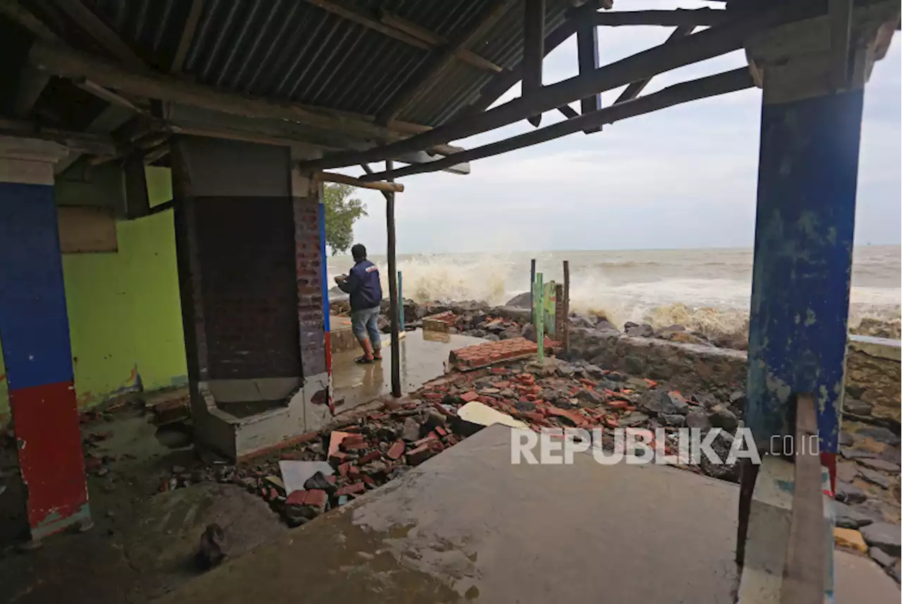 Fenomena |em|Super New Moon|/em|, BPBD Indramayu Imbau Warga Waspada Banjir Rob |Republika Online