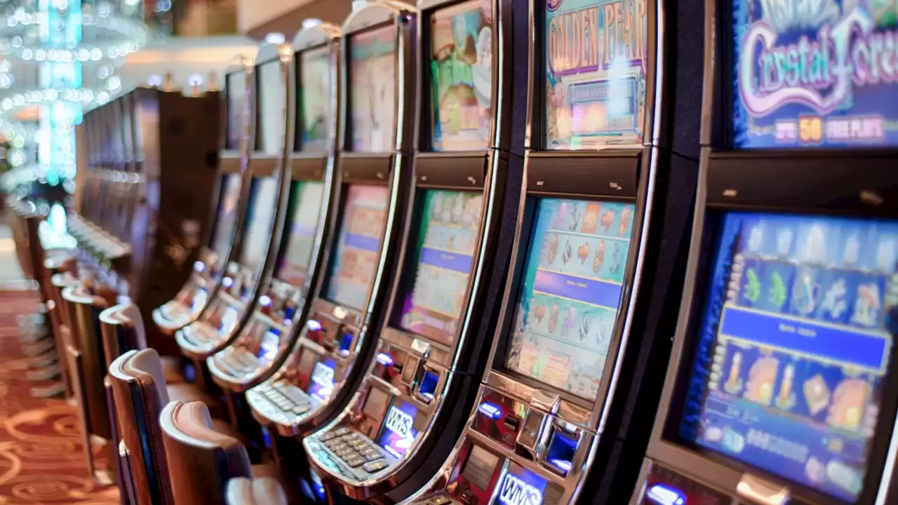 NSW Labor unveils eight-point pokies plan