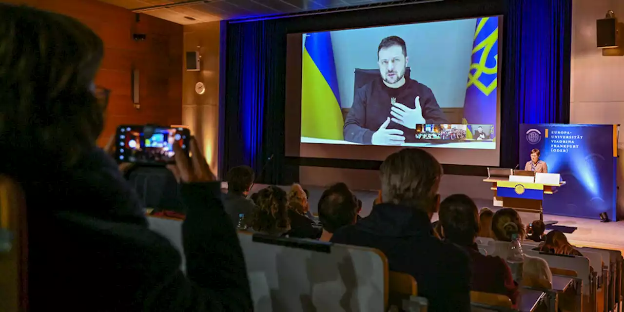 Selenski live im Hörsaal: Kurz kommt Hektik auf