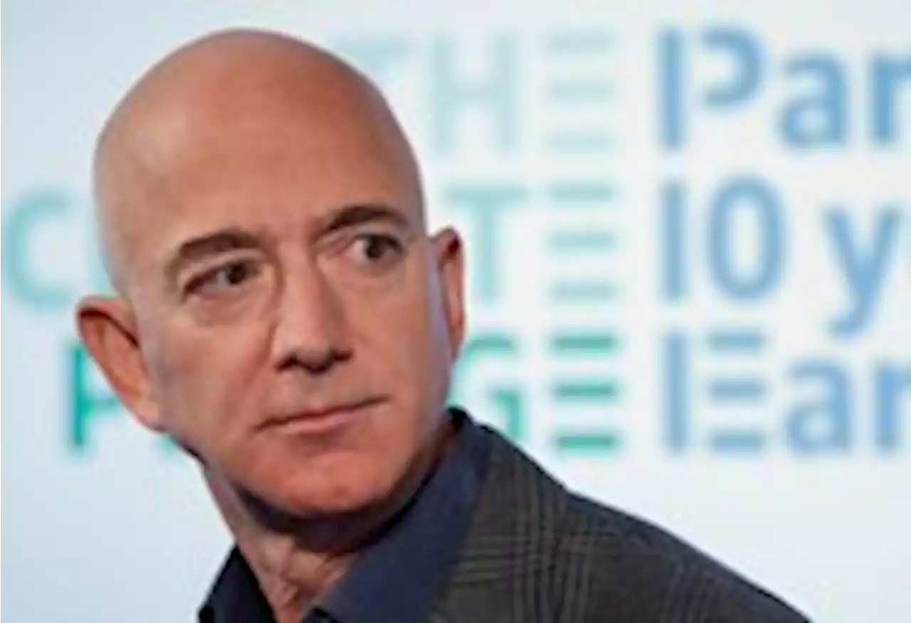 Initial bids on Commanders don’t include one from Jeff Bezos