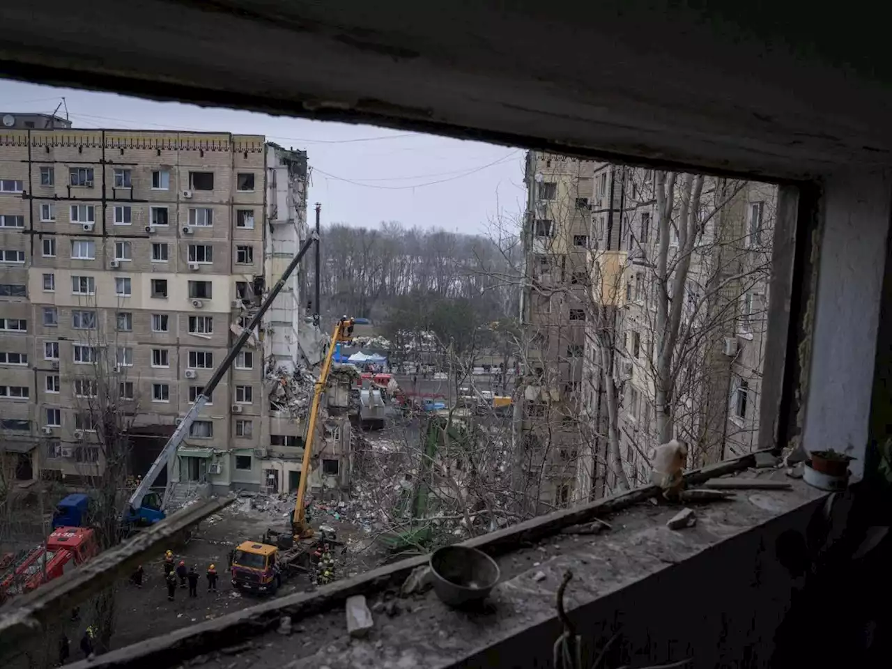 Zelenskyy aide resigns after suggesting Ukraine air defense caused a Russian missile to hit an apartment building, killing 44