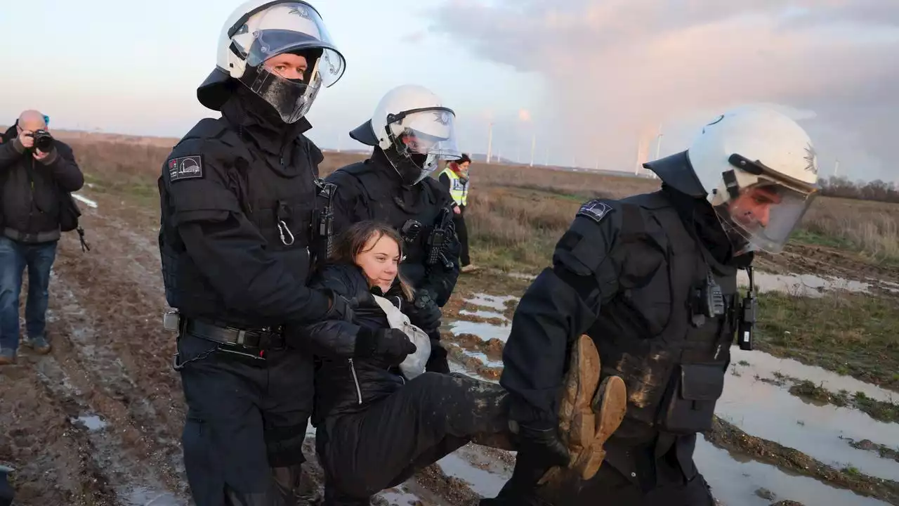 Lützerath-Protest: Polizei entfernt Greta Thunberg von Kante