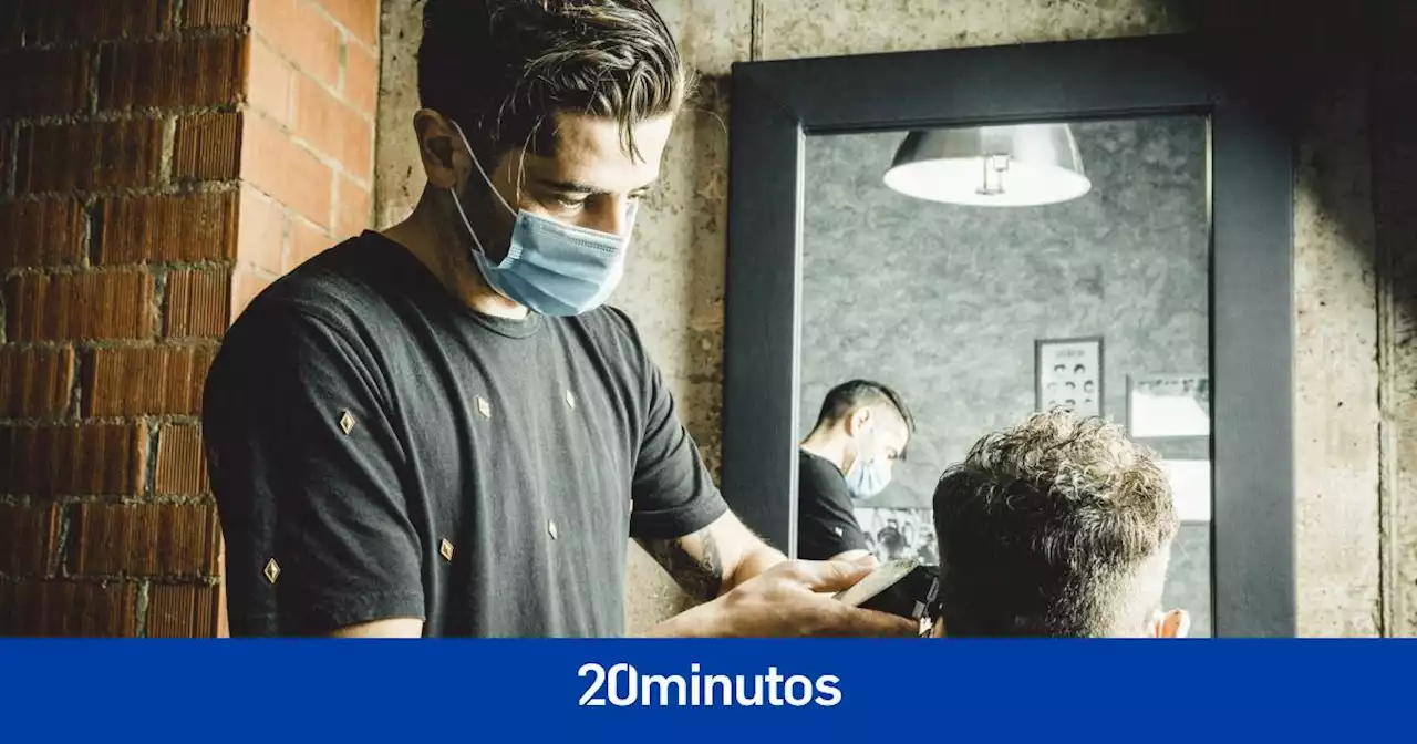 Los peluqueros exigen 'formación y más inspecciones' para garantizar la higiene en barberías 'low cost' ante el brote de tiña