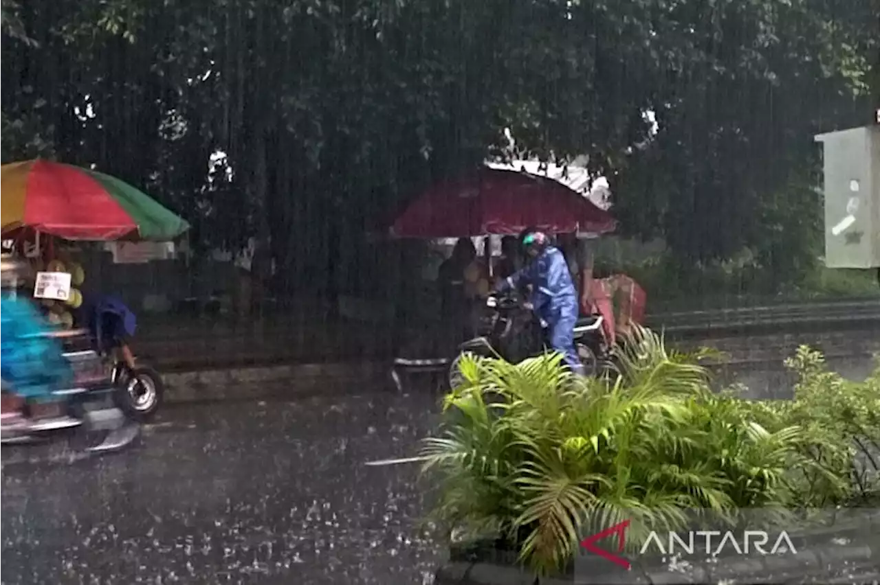 BMKG prakirakan hujan masih berpotensi di Jateng selatan hingga Maret