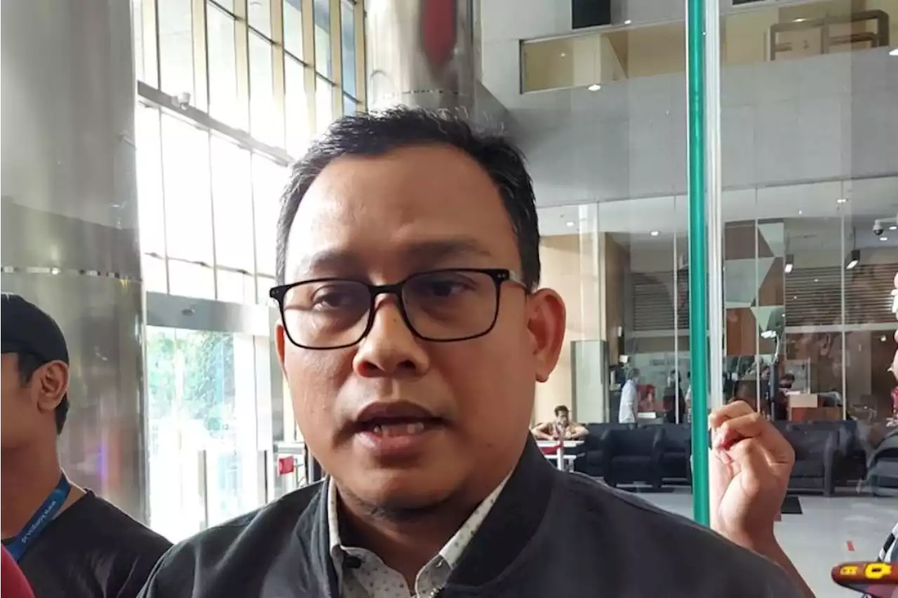 KPK Sambangi DPRD DKI, Ruangan Prasetyo Edi dan M Taufik Digeledah!