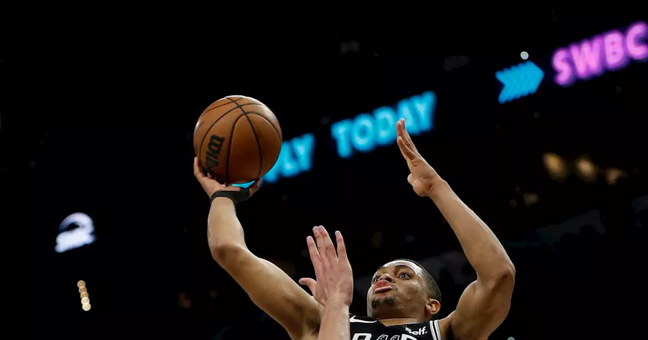 Johnson hits career-high 36, Spurs top Nets