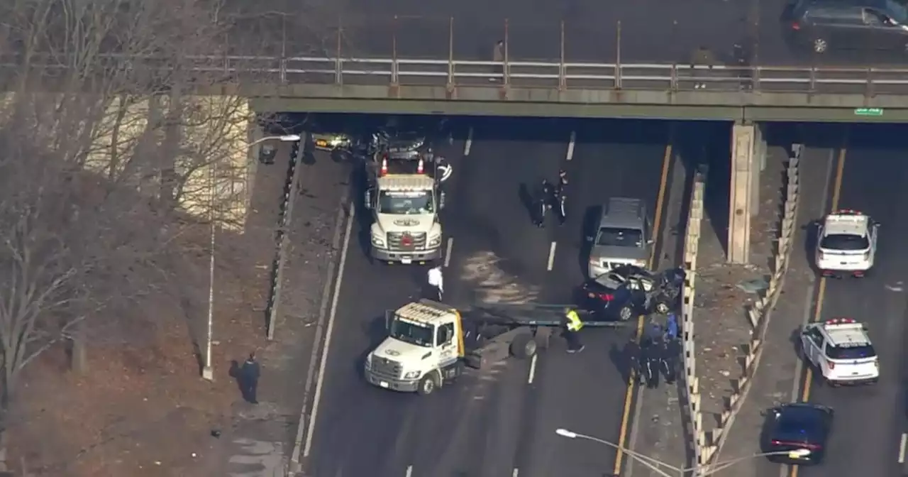 Multiple vehicles involved in crash on Clearview Expressway in Queens