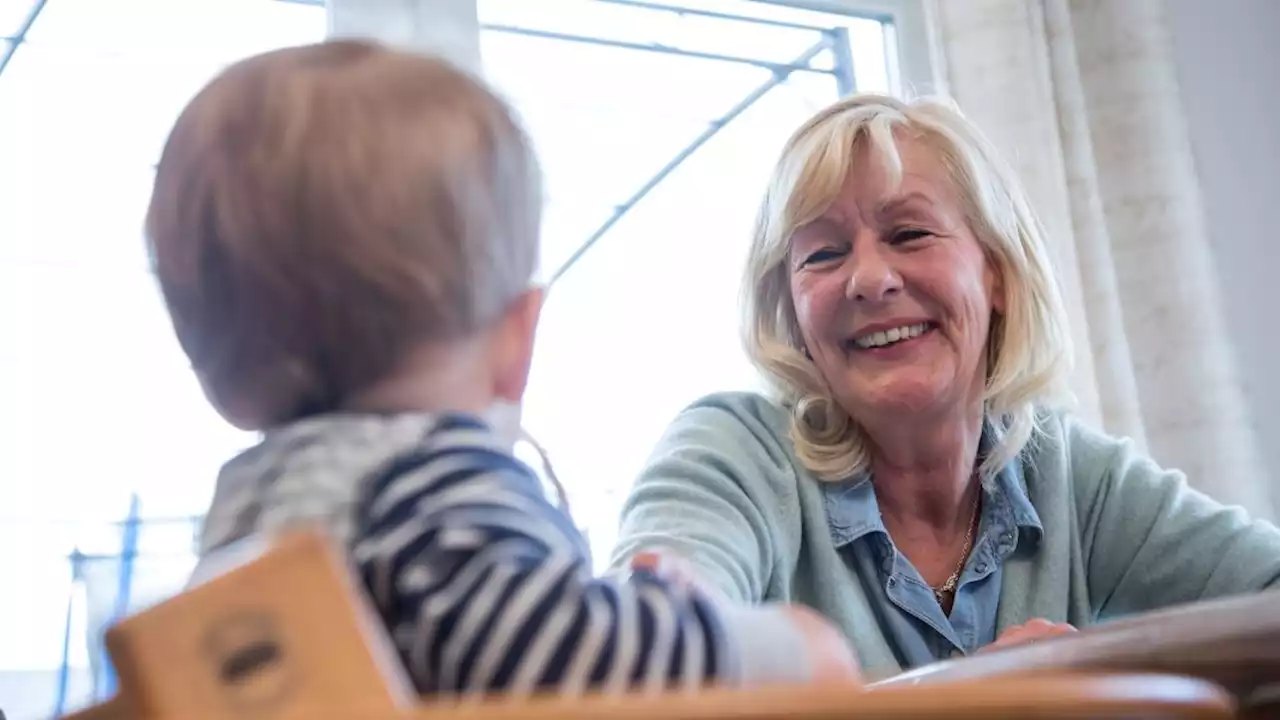 Umfrage zeigt, wie Oma und Opa die Familie unterstützen