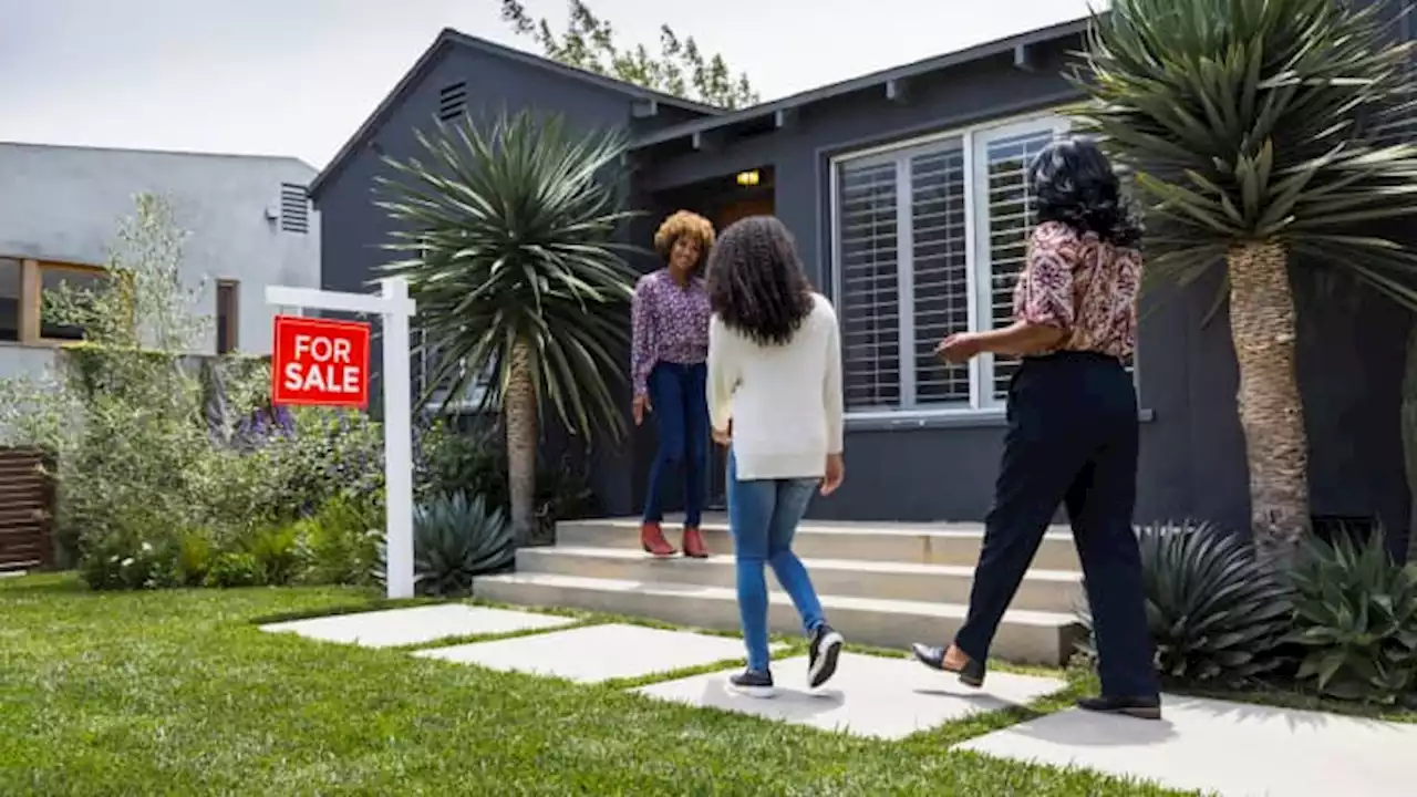 Mortgage demand jumps nearly 28% in one week, as interest rates drop to lowest point in months