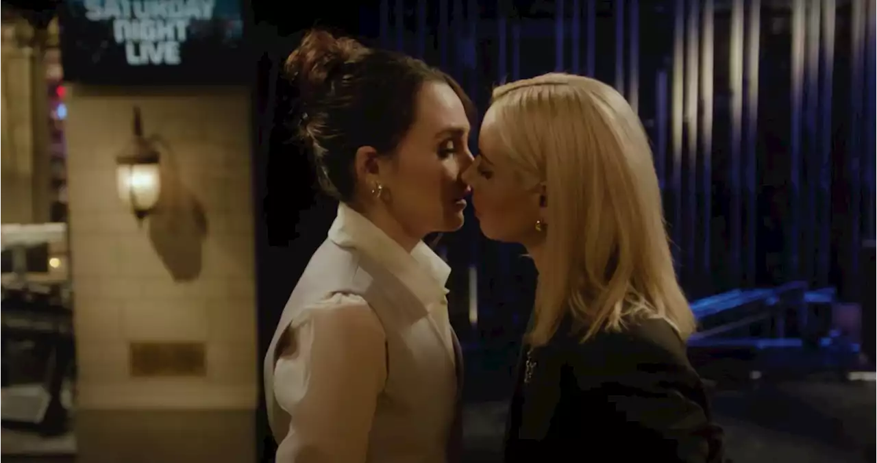 ‘SNL’: Aubrey Plaza Makes Out With Chloe Fineman As She Prepares Impressions For Hosting Debut – Watch