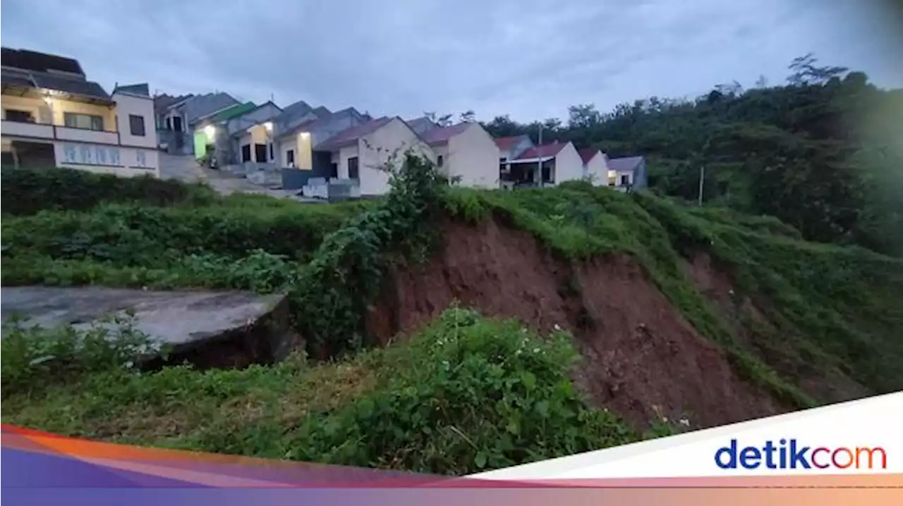 Longsor Parah Ancam Perumahan di Kalongan Ungaran, 5 KK Diungsikan