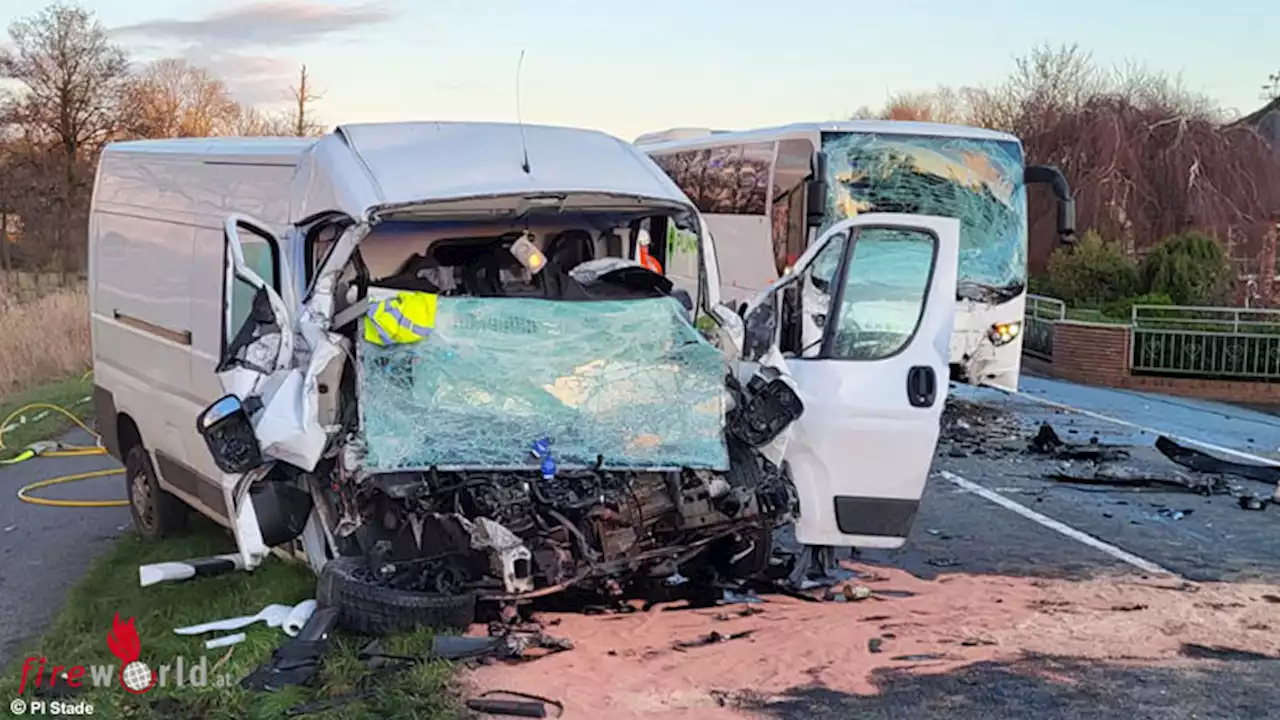 D: Transporter prallt bei Wischhafen frontal gegen Autobus → ein Toter (27)