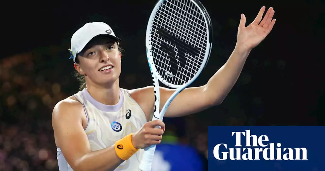 Top seed Iga Swiatek steps up to reach Australian Open third round