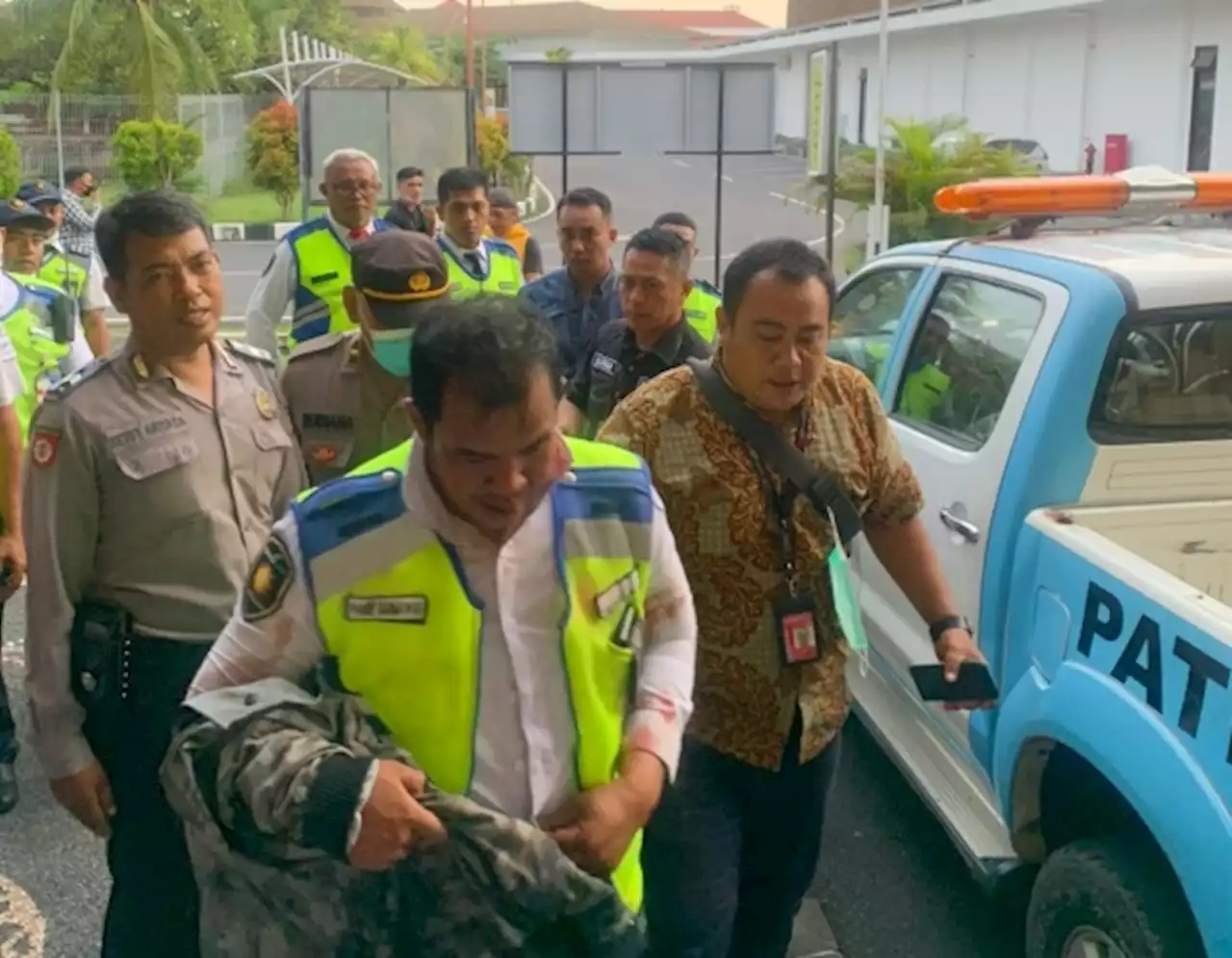 Bentrok Baku Pukul di Areal Parkir Bandara, Sopir vs Petugas Avsec, Berujung Saling Lapor