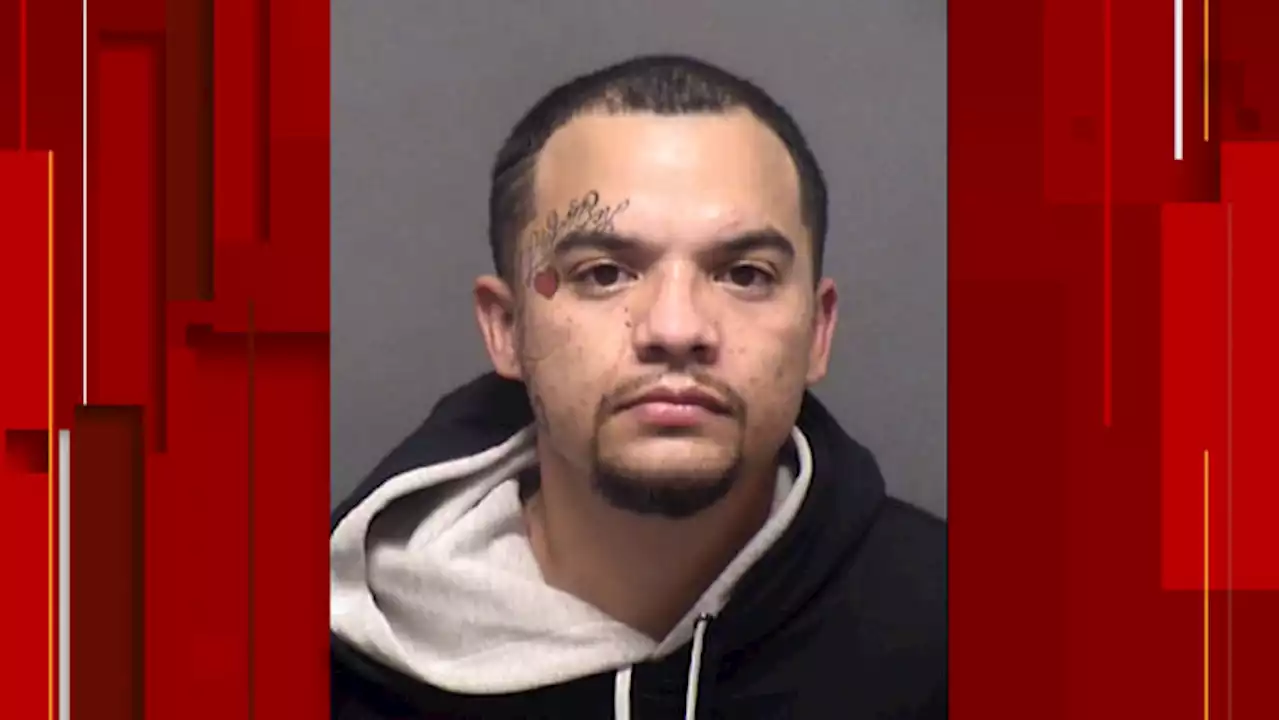 Suspect arrested for assaulting man during robbery on Northwest Side, police say