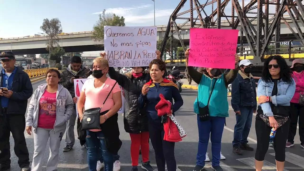 Habitantes de Ecatepec bloquean Avenida Morelos por falta de agua