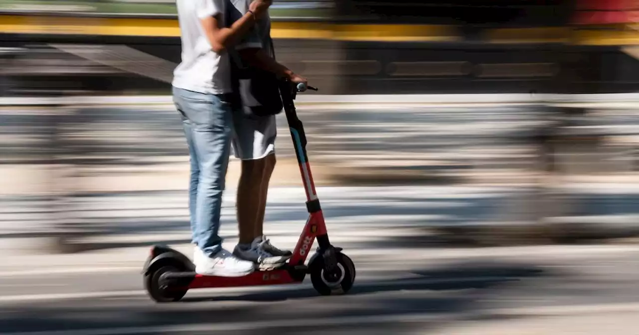 Les trottinettes, je les préfère au théâtre que sur un trottoir, par Christophe Donner