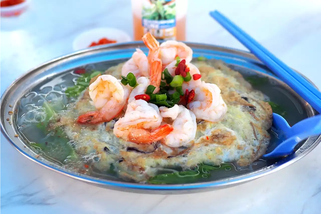 Steamed 'bee hoon', 'petai char kway teow' and fried 'nian gao': Some of the goodies at Cheras Taman Pertama's Restoran Foo Shan