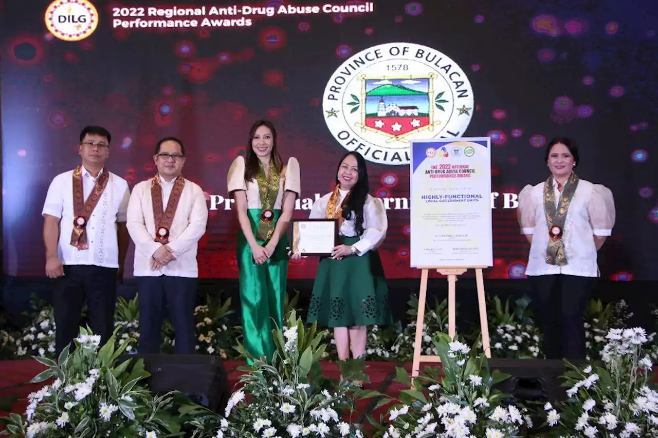 Bulacan receives top performing ADAC award from DILG