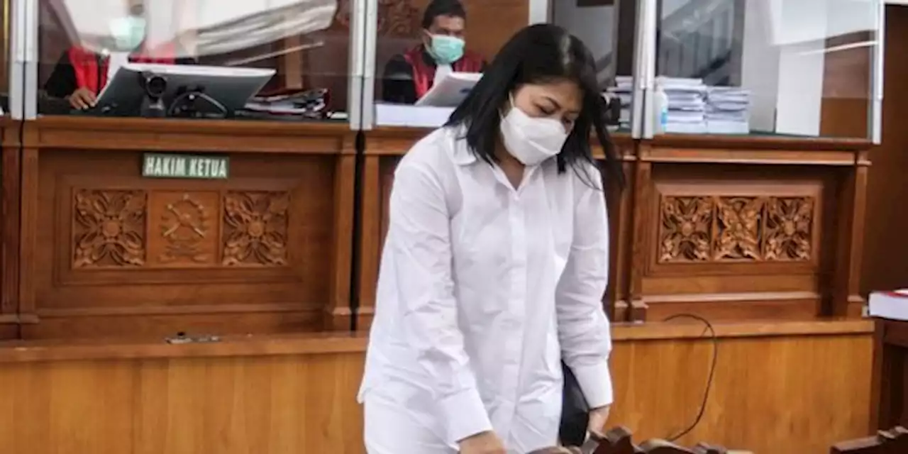 Pengunjung Sidang Soraki Tuntutan 8 Tahun Penjara Putri Candrawathi | merdeka.com