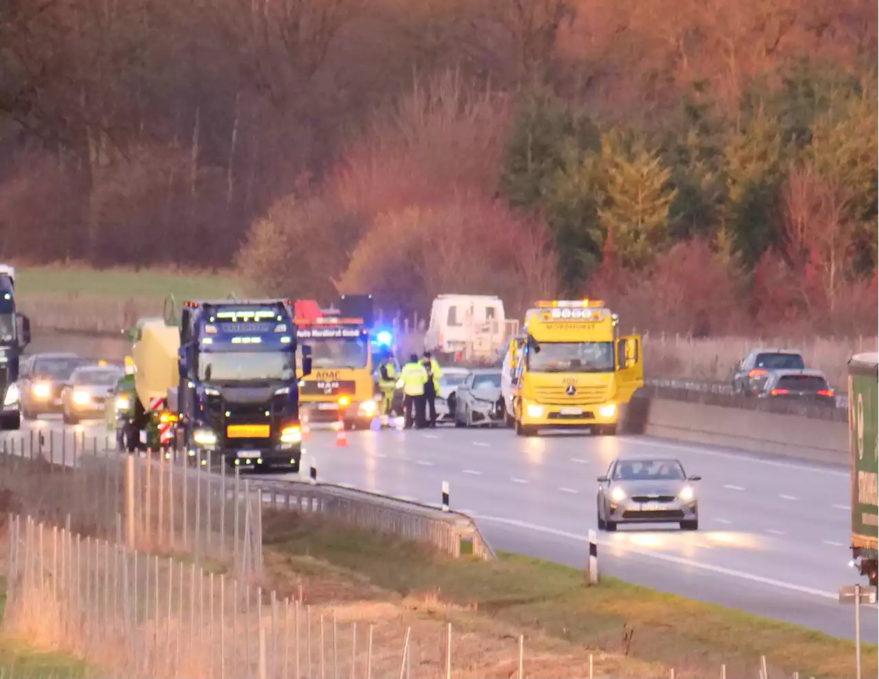 Bei Hamburg: A7-Unfall sorgt für Stau im Feierabendverkehr