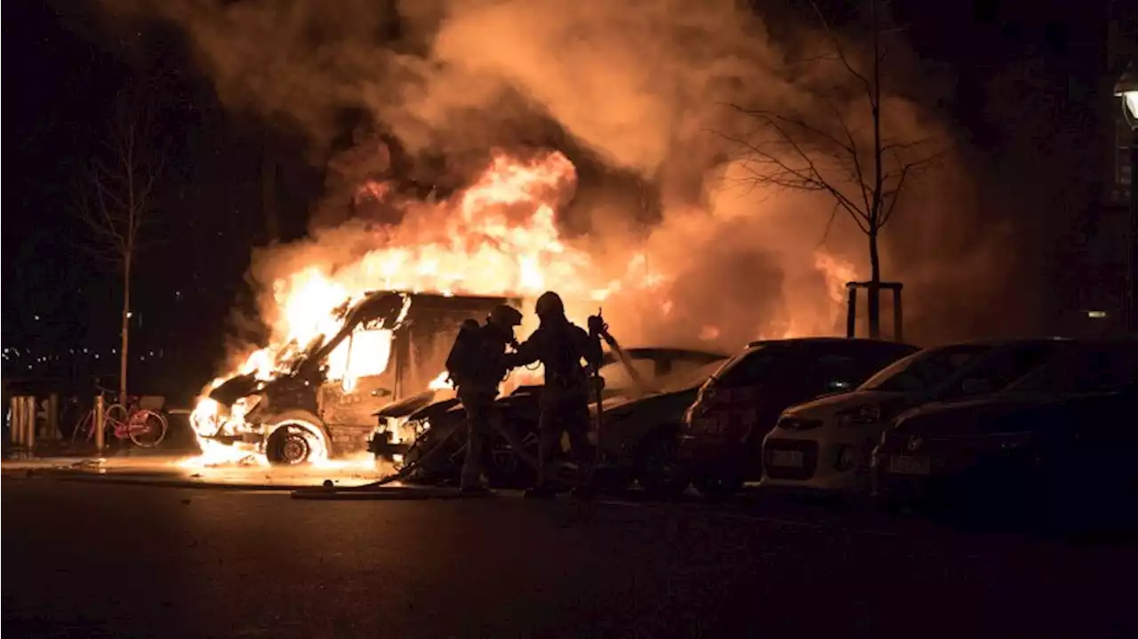 Silvester 2022: Attacken auf Einsatzkräfte - Polizei Berlin legt Zahlen vor