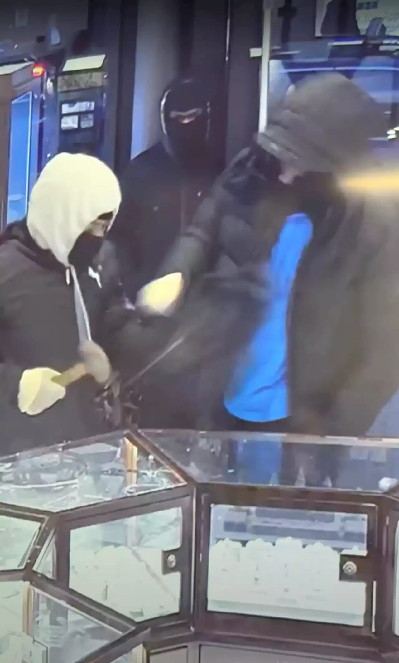 NYPD seek crooks caught on video stealing $2M in jewelry store smash-and-grab