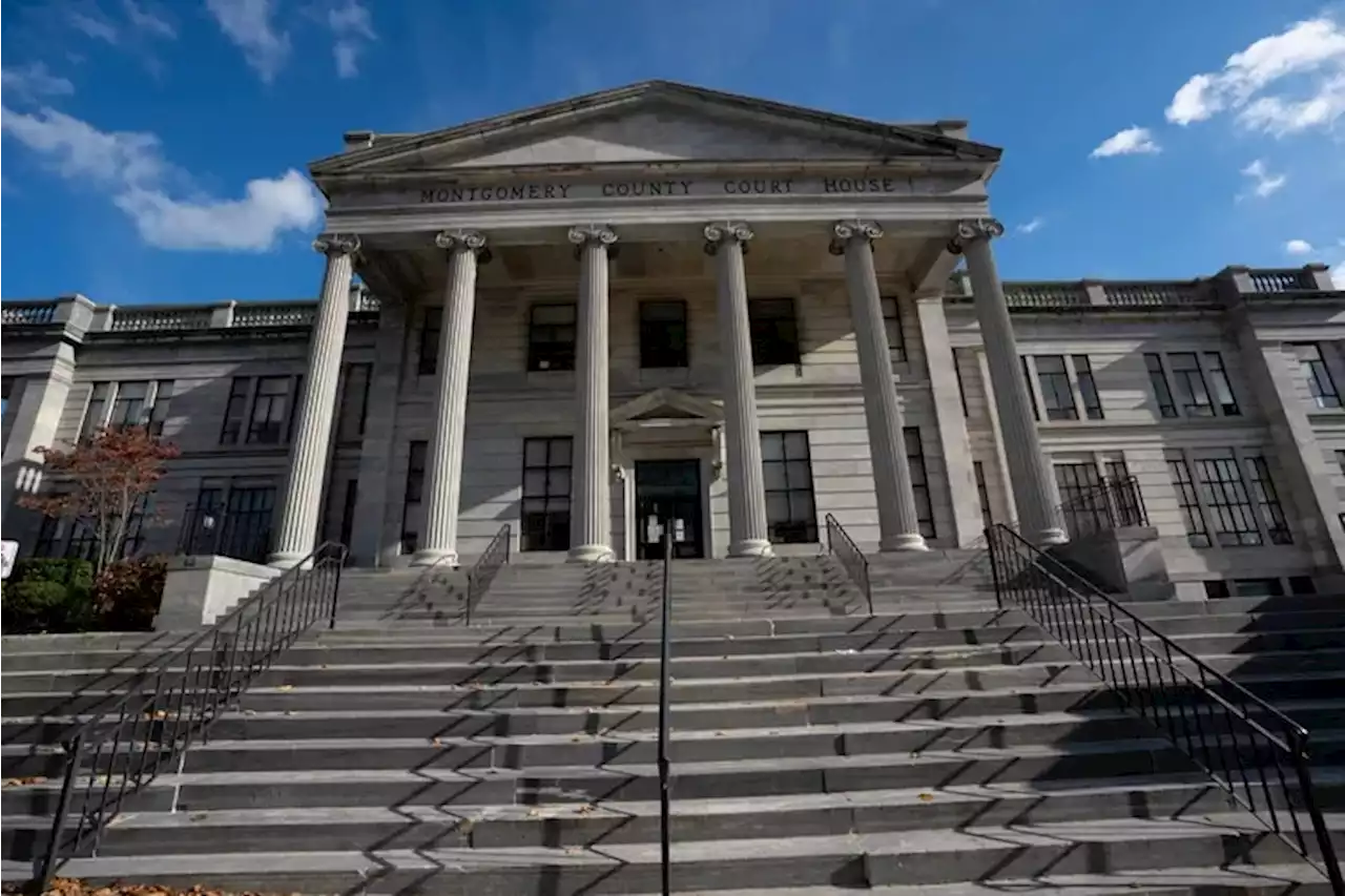 A former Philadelphia prison guard is heading to state prison for selling guns to felons