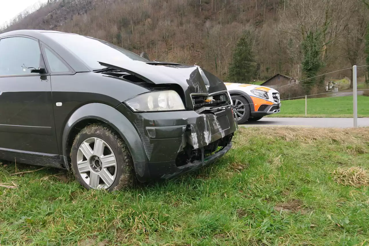 Bilten GL: Autofahrerin (44) kommt von Fahrbahn ab