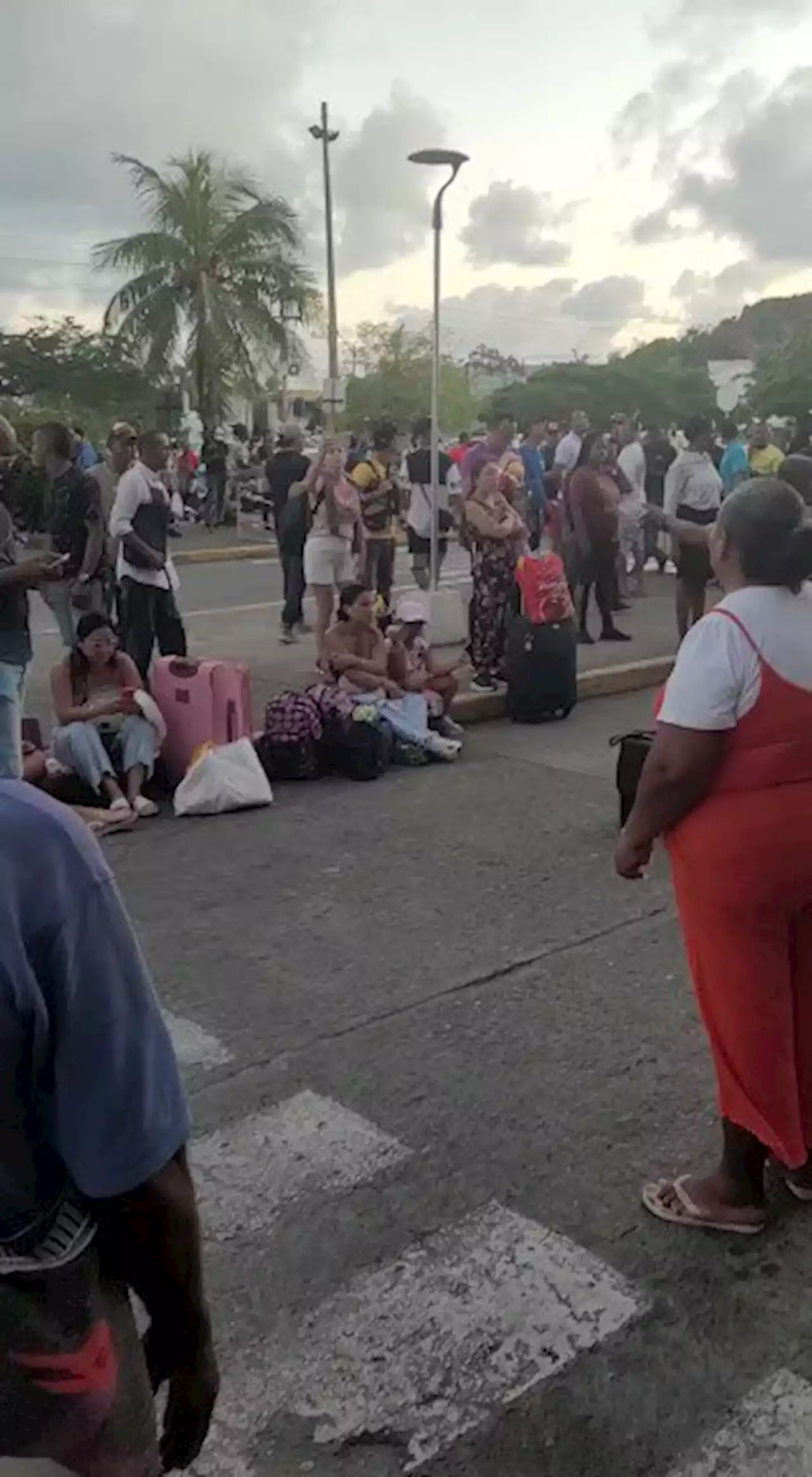 Caos de turistas en San Andrés: el aeropuerto está bloqueado y autoridades no dan ninguna explicación