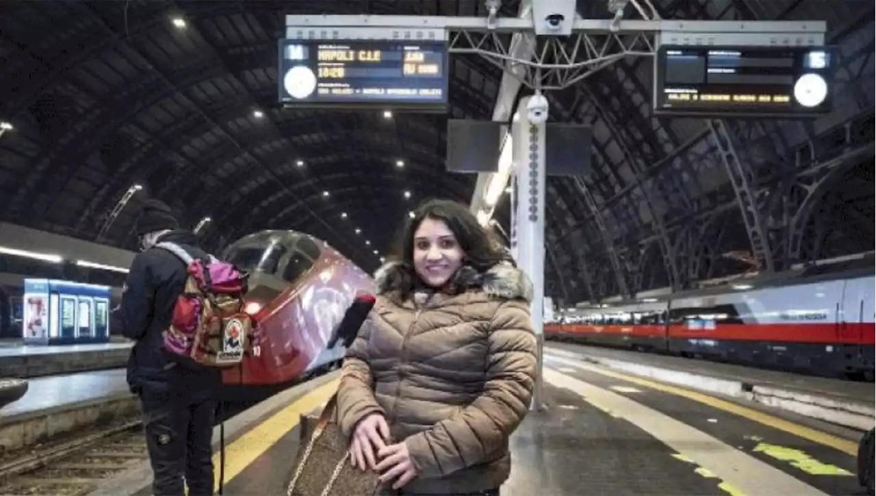 Ogni giorno in treno da Napoli a Milano e ritorno. Giuseppina Giuliano, la bidella pendolare: 'Affitti troppo cari, così risparmio'