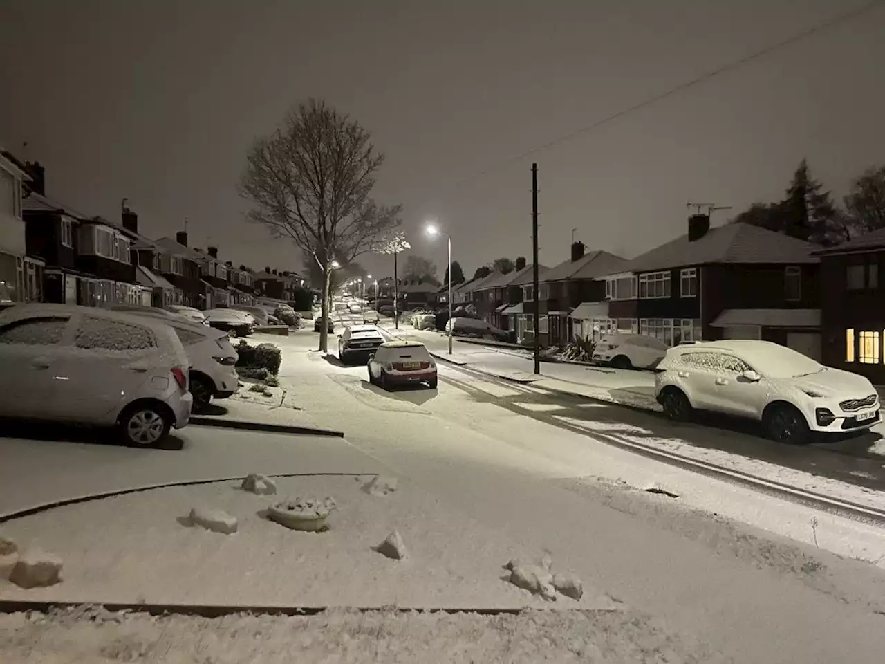 Snow hits region as drivers urged to take care on icy roads