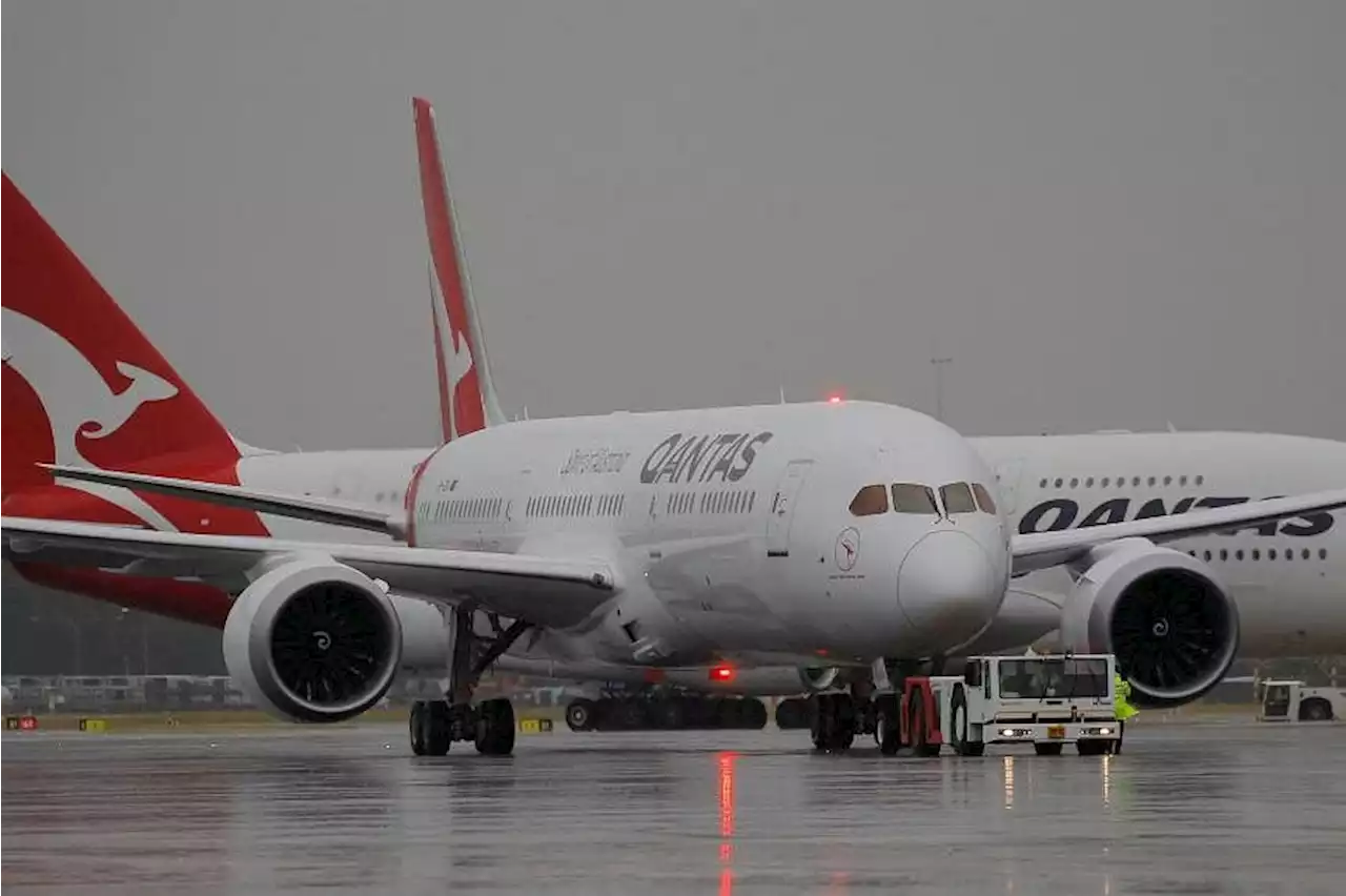 Qantas flight that issued distress signal lands at Sydney airport