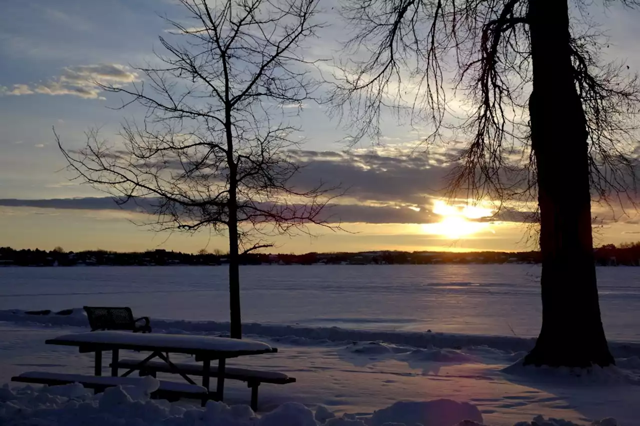 Snow, freezing drizzle, flurries in today’s forecast