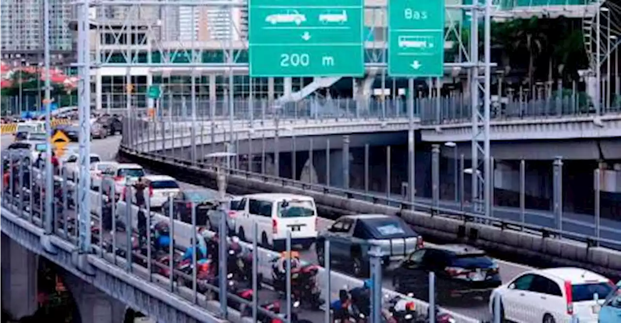 Traffic congestion expected on Johor causeway, Linkedua ahead of CNY celebration: Police