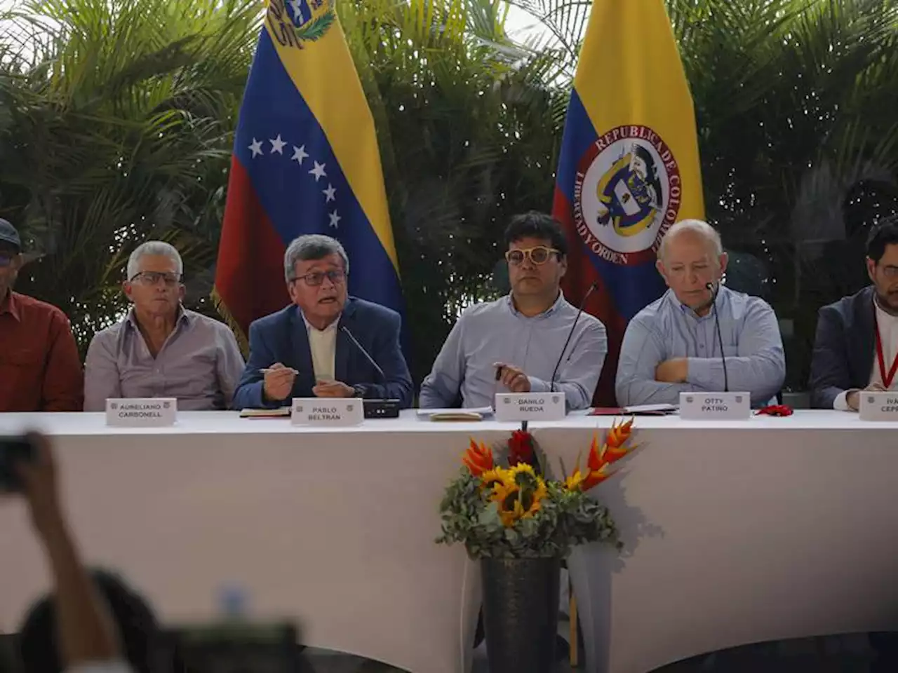 Los detalles de la reunión de emergencia entre el ELN y el Gobierno Petro en Caracas