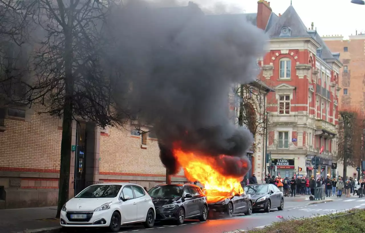 « C’est un symbole »… A Rennes, une Tesla brûle lors de la manifestation