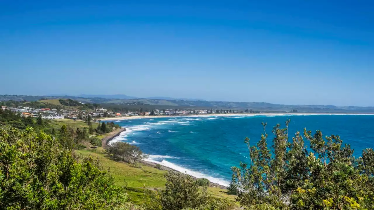 Dad dies trying to rescue young daughter from NSW surf