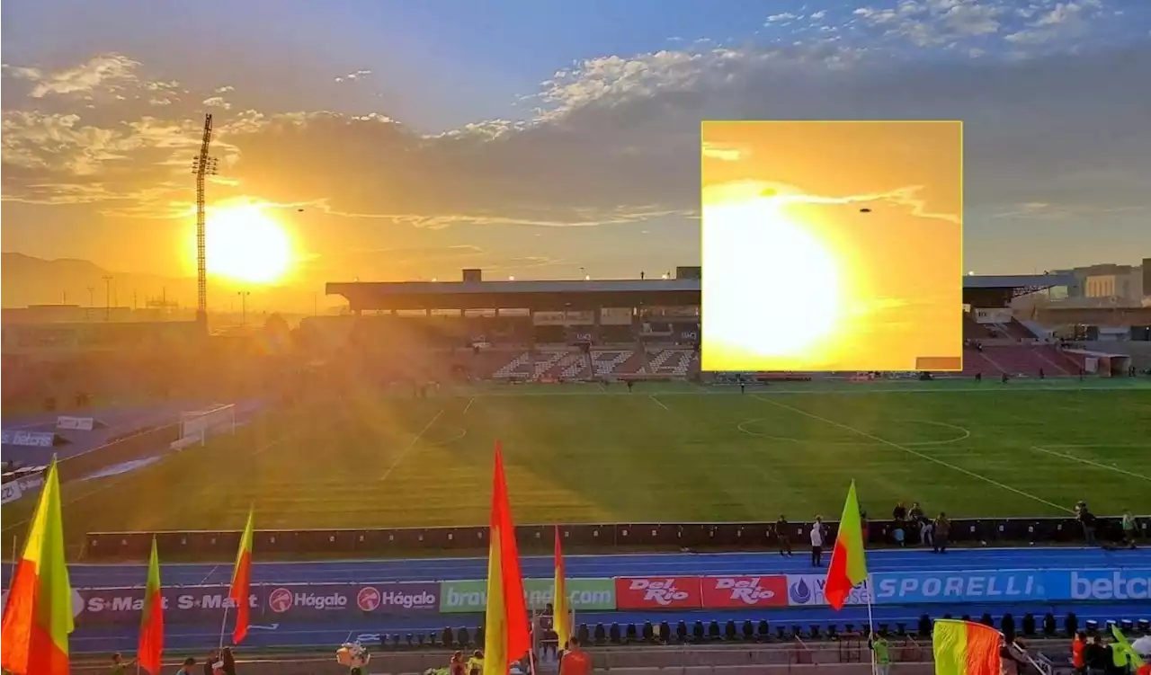 ¿Ellos están aquí?: captan imagen de un ovni durante un partido en México