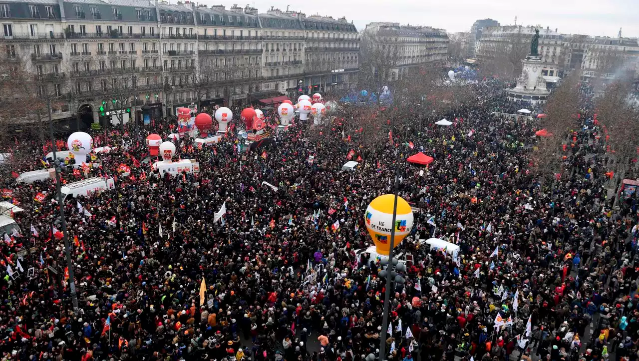 (S+) Frankreich: Massenprotest gegen Emmanuel Macrons Rentenreform