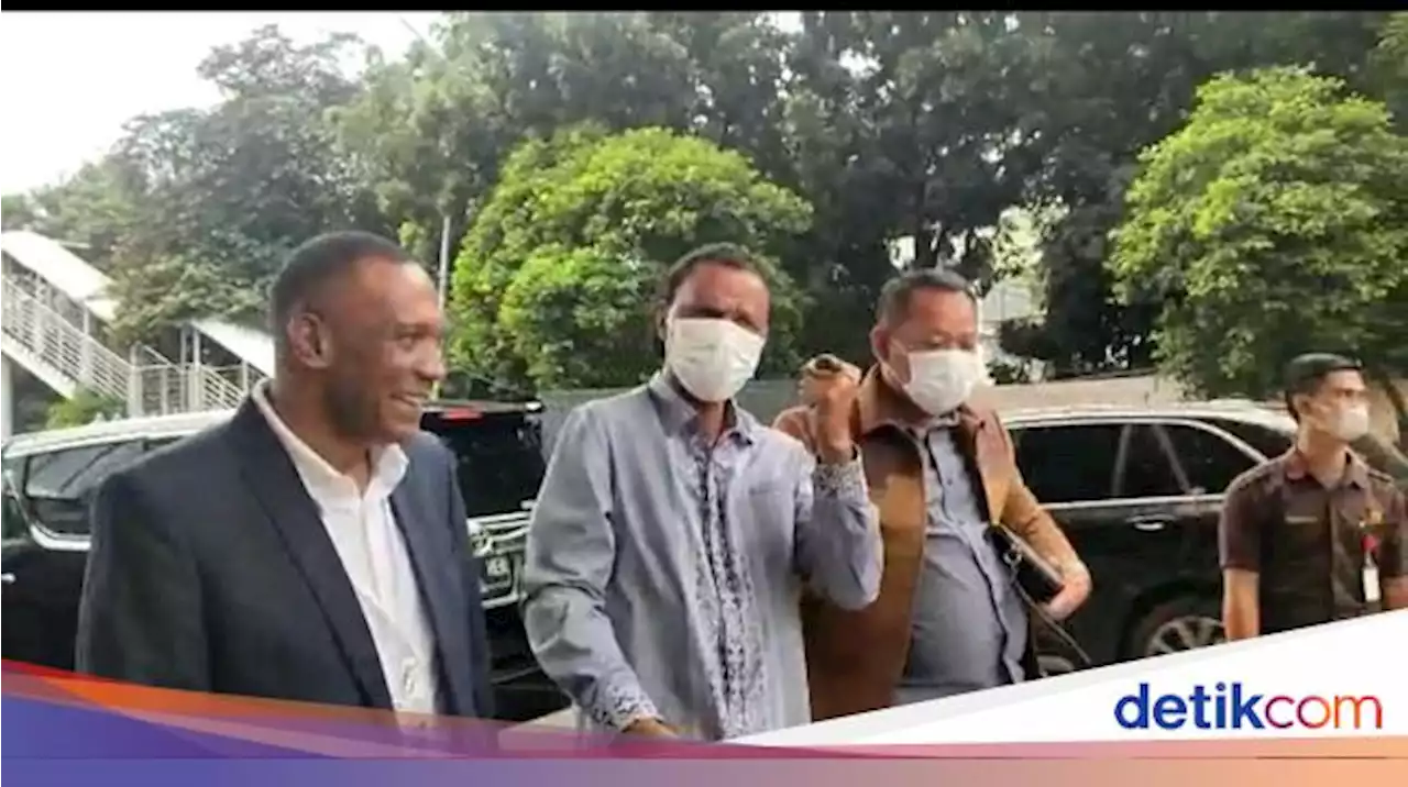 Diperiksa Jadi Saksi, Hercules Kepalkan Tangan di KPK: Mau Dihajar?