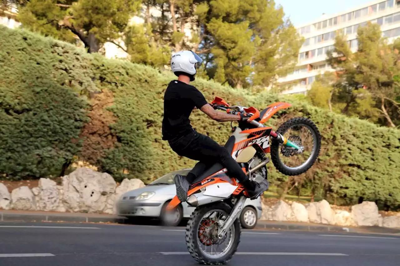 Rodéos urbains : amende et moto confisquée pour celui qui aimait faire des 'roues arrières'