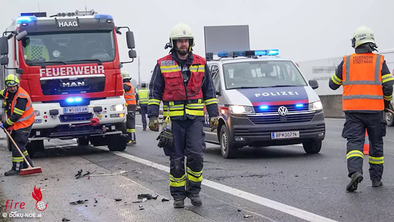 Nö: Pkw kollidiert auf A 1 bei Haag mit Leitschiene